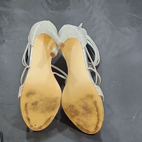 BLUE BY BETSEY JOHNSON WOMEN'S KORA DRESS SANDAL, Silver Glitter - Picture 15 of 16